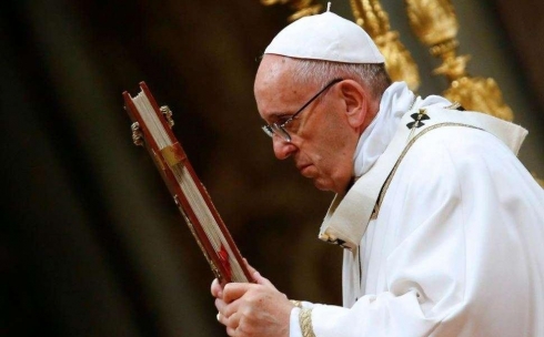 Папа римский в Рождество призвал людей не быть равнодушными