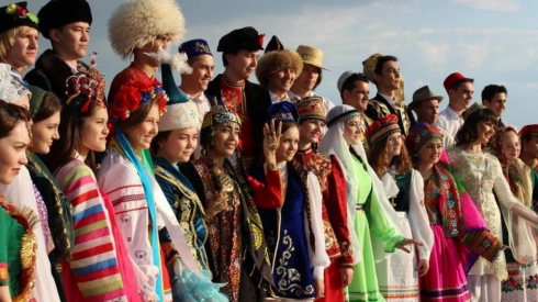 Премьер-министр страны Алихан Смаилов поздравил казахстанцев с Днём единства народа