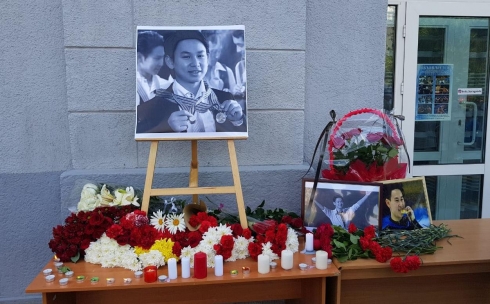 В Караганде почтили память олимпийского чемпиона Дениса Тена