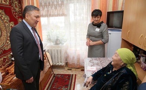 Аким области посетил медико-социальное учреждение № 1 города Караганды