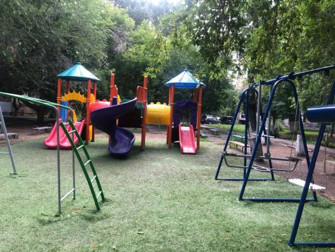Новые детские площадки в Караганде не соответствуют ожиданиям горожан