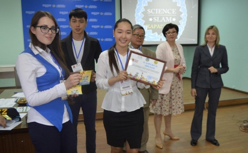 В Караганде научный конкурс выиграла студентка с проектом производства печенья из жента
