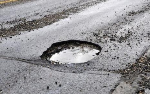 Житель Карагандинской области предлагает скинуться на ремонт дорог
