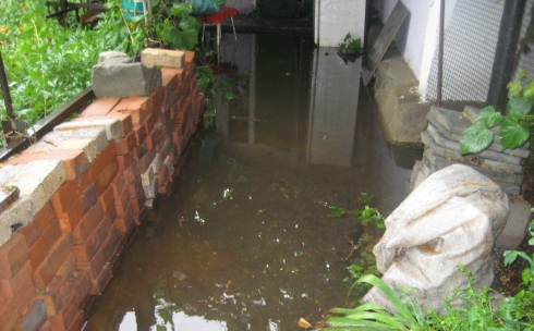 Дом карагандинца затопило сильным дождем