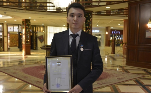 Спортсмен из Караганды получил молодёжную премию «Дарын»
