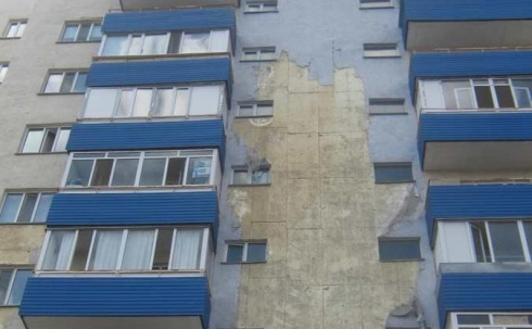 Жители девятиэтажки по улице Приканальной бьют тревогу