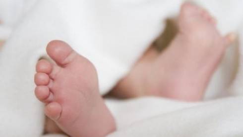 В Сатпаеве врачи подключились к поискам бросившей на помойку младенца матери