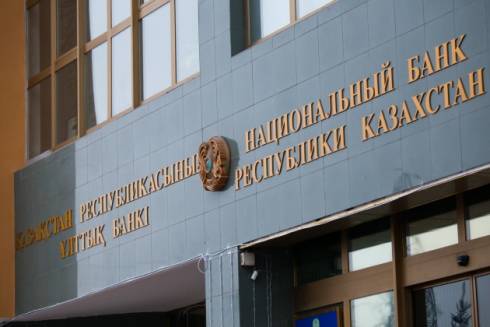 В июле уровень долларизации вкладов казахстанцев составил 58,8%