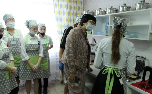 Воспитанники карагандинских детских домов получили в подарок новые мастерские