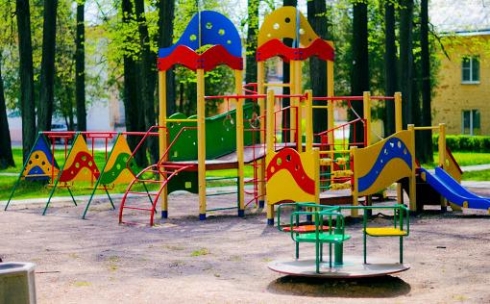 В каких дворах района имени Казыбек би появятся новые детские площадки