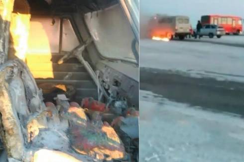 Машина скорой помощи загорелась на трассе в Карагандинской области