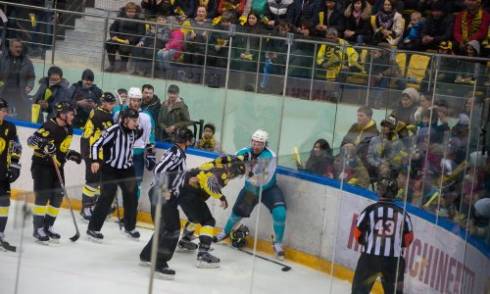 Хоккеисты «Сарыарки» и «Торпедо» подрались во время матча ВХЛ