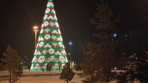 Праздник закончился: в Темиртау разобрали новогодние ёлки
