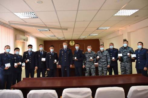 26 сотрудникам ДП Карагандинской области вручены медали “Халық алғысы”