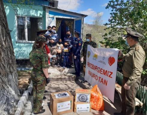Спасатели оказали гуманитарную помощь жителям Карагандинской области