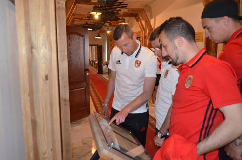 Футболисты карагандинского «Шахтера» посетили Музей памяти жертв политических репрессий