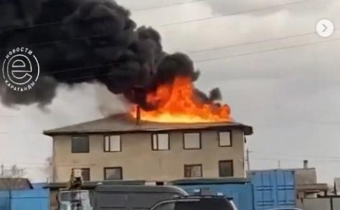 В Караганде сгорело двухэтажное здание ТОО