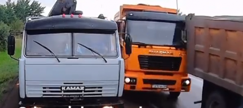 Водитель лишился ноги после столкновения трех грузовых машин в Темиртау