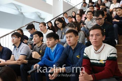 Казахстанская молодежь сталкивается с возрастной дискриминацией - эксперт