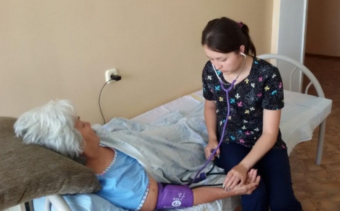 Молодые карагандинские медики продолжают работать на селе