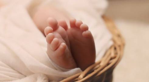 Мать оставила годовалого малыша одного в больнице Караганды