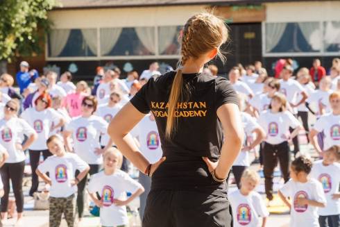 Карагандинцев приглашают на День йоги в Центральный парк