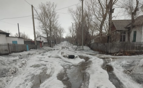 Жители посёлка Актау Карагандинской области боятся подтопления домов из-за плохой очистки снега