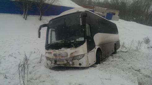 Пассажирский автобус, следовавший из Жезказгана в Астану, вылетел в кювет 