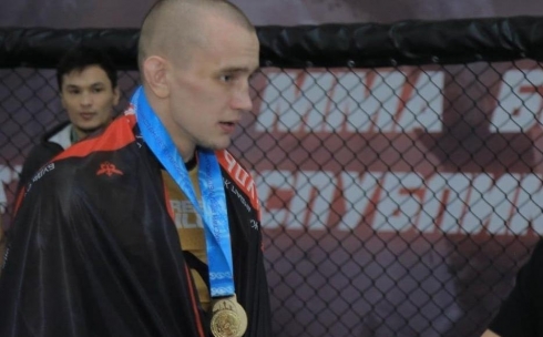 Анатолий Золотых стал победителем чемпионата Казахстана по ММА