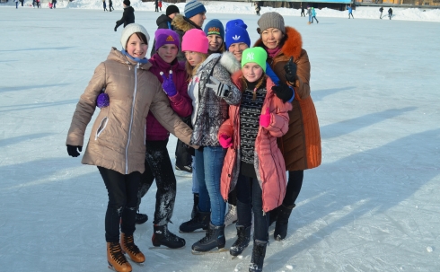 В Караганде для воспитанников детского дома организовали массовое катание на коньках