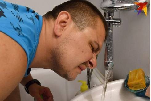 Вонючая и холодная: карагандинцам объяснили почему качество центральной горячей воды оставляет желать лучшего