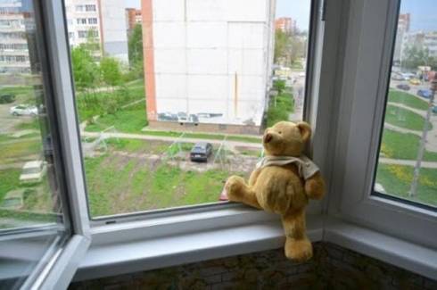 В посёлке Шахан Карагандинской области из окна выпал 3-летний ребенок
