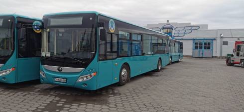 Аким Караганды побывал на заводе QazTehna, где сейчас для города собираются новые автобусы