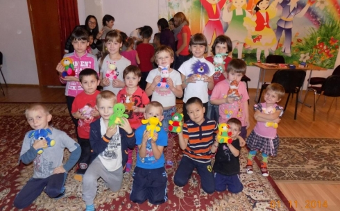 В Темиртау волонтерский центр собирает вещи для детей из детского дома