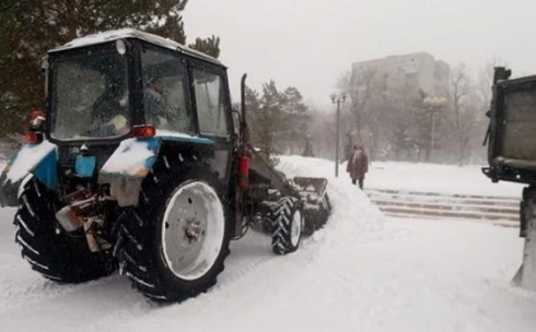 Управление парками Караганды не будет помогать чистить дороги от снега