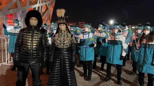 Лучшие в мире – костюмы знаменосцев Казахстана на ОИ-2022 украсят коллекцию музея МОК