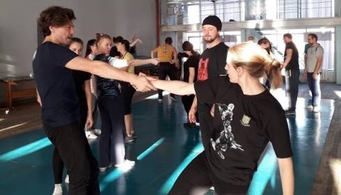Карагандинские артисты театра учатся владеть языком тела