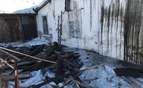 В новом доме прожили неделю – карагандинская семья просит помощи после пожара
