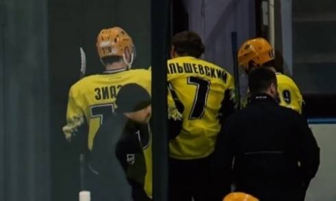Нападающий «Сарыарки» получил сотрясение мозга в матче плей-офф ВХЛ