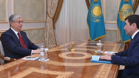 Президент Токаев принял спикера Мажилиса Кошанова