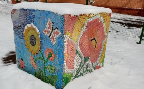 Карагандинец создает произведения искусства из пластиковых крышек