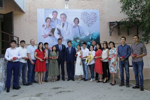 Молодые врачи в Карагандинской области получили квартиры