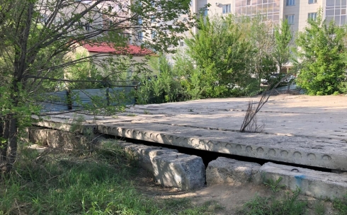Карагандинцев смущает заброшенный больше 10 лет недостроенный объект в парковой зоне