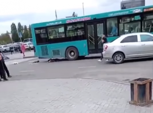 В Караганде осудили водителя автобуса, который переехал пенсионерку около вокзала