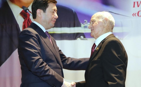 В Караганде поздравили с 90-летием «угольного генерала» Николая Дрижда