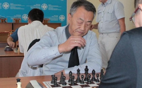 В Караганде прошёл сеанс одновременной игры по шахматам