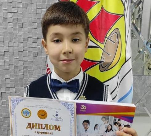 Знаток динозавров: Школьник из Темиртау занял первое место в конкурсе «Одарённый молодой учёный»
