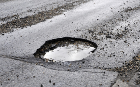 Дефекты на дорогах Караганды будут устраняться за счёт подрядных организаций