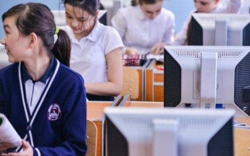 Казахстанским старшеклассникам сократят учебную программу
