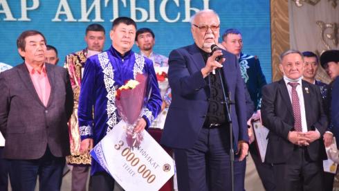 Жезказганский акын стал обладателем Гран-при республиканского айтыса в Караганде